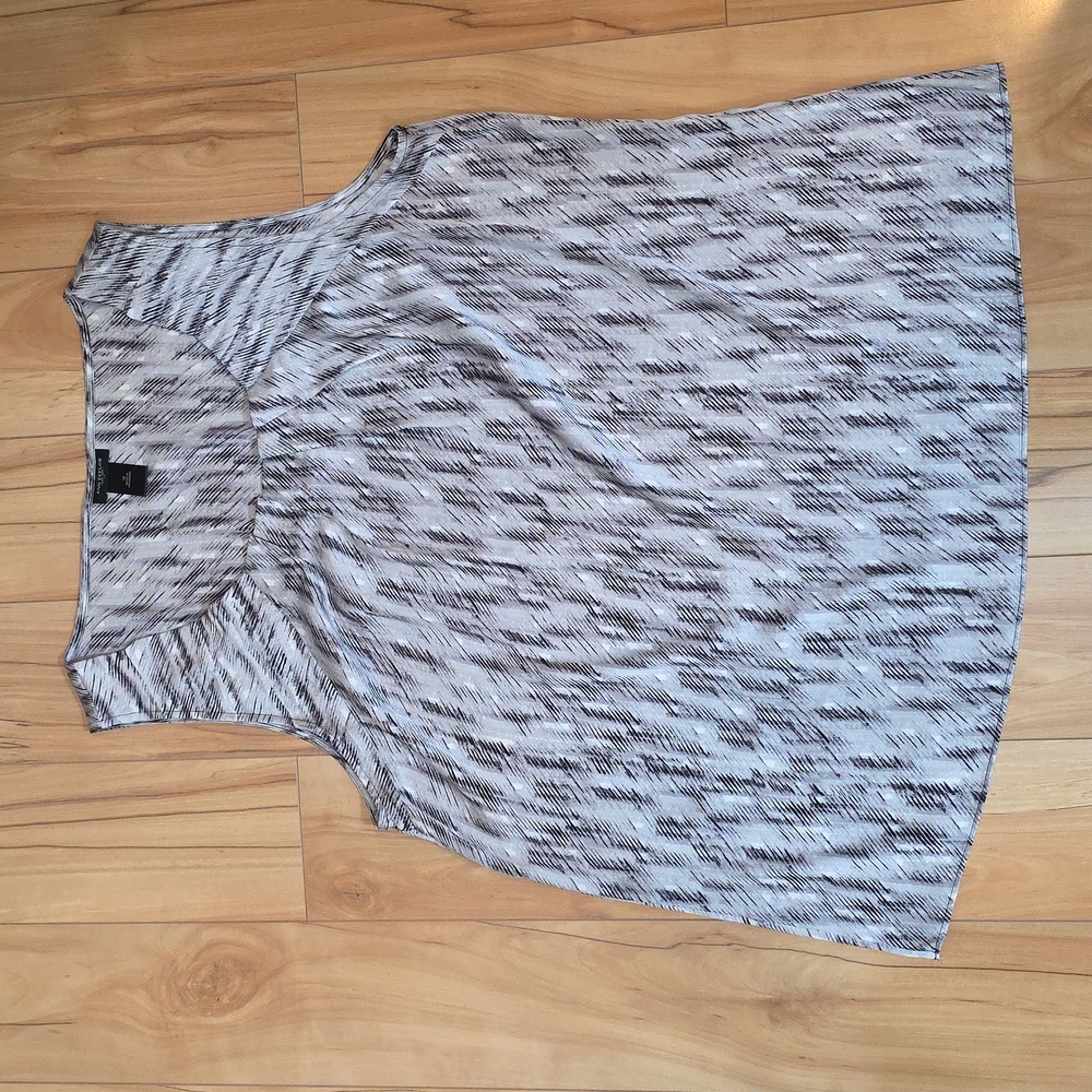 Ann Taylor Black White Gray Pattern Sleeveless Satin Feel Top Size 16⚘️